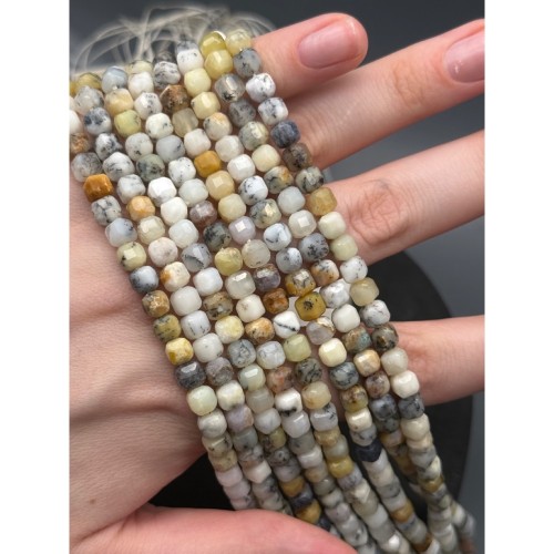 Каменные бусины, Кахолонг натуральный (жемчужный опал), кубик огранка, 5,5 мм, длина нити 38 см