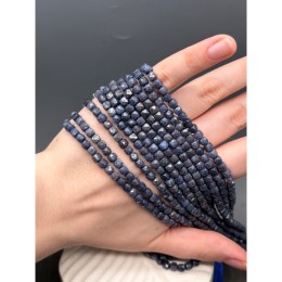 Каменные бусины, Сапфир (Корунд), кубик, огранка, 4,5-5 мм, длина нити 38 см
