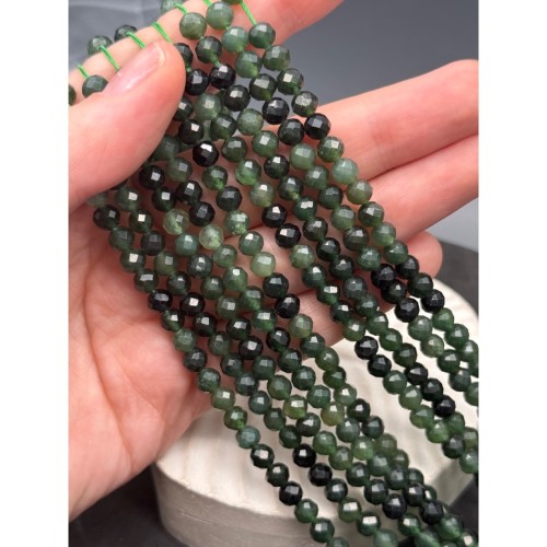 Каменные бусины, Нефрит (Россия), шарик, огранка, 5,5 мм, длина нити 38 см