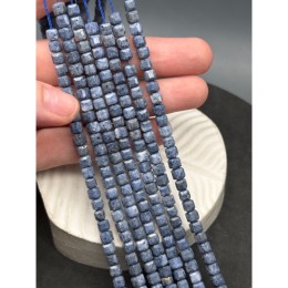 Каменные бусины, Коралл акори, голубой, кубик, зеркальная огранка, 5 мм, длина нити 37 см