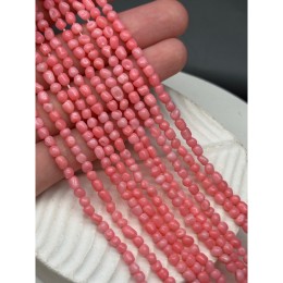 Каменные бусины, Коралл розовый, тонированный, фриформы, ~4 мм, длина нити 39 см