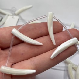 Каменные бусины, Перламутр белый, клык, размер~35х6 мм, на нити 10 бусин