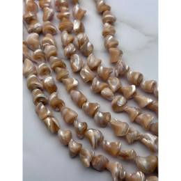 Каменные бусины, Перламутр, бежевый, фриформы, ракушка, размер ~12х10 мм, длина нити 39 см