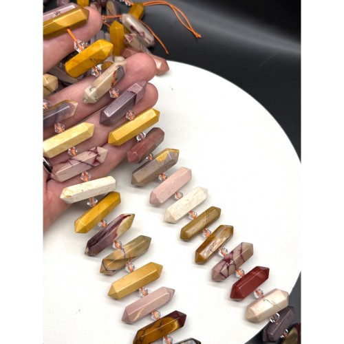 Каменные бусины, Яшма мукаит, фриформы, маятник, размер ~20-36х10 мм, длина нити 19 см