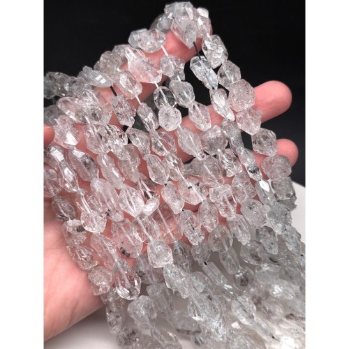 Каменные бусины, "Херкимерский алмаз", (Двухвершинный кристалл горного хрусталя), с включениями, размер ~16-20х13 мм, длина нити 40-41 см