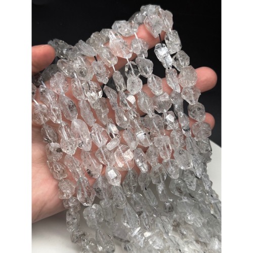 Каменные бусины, "Херкимерский алмаз", (Двухвершинный кристалл горного хрусталя), с включениями, размер ~16-20х13 мм, длина нити 40-41 см