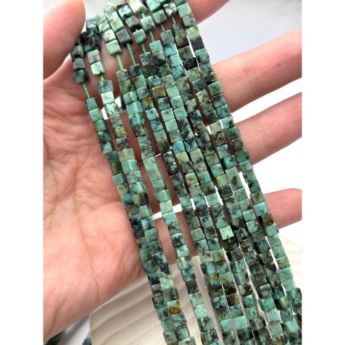 Каменные бусины, Африканская бирюза, кубик гладкий, 4 мм, длина нити 39 см