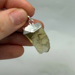 Подвеска, Цитрин, не обработанный, в оправе, цвет- серебро, размер ~30х15 мм, цена за 1 шт.