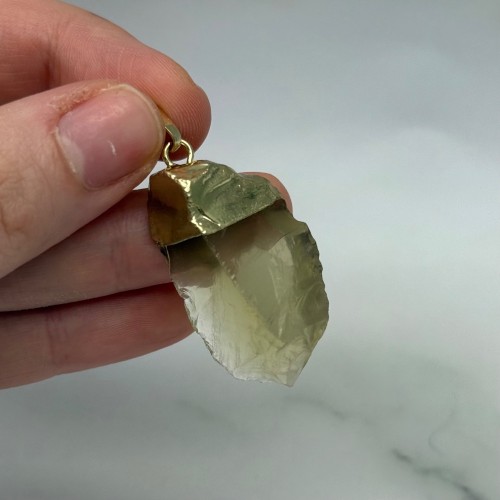 Подвеска, Цитрин, не обработанный, в оправе, цвет- золото, размер ~30х15 мм, цена за 1 шт.