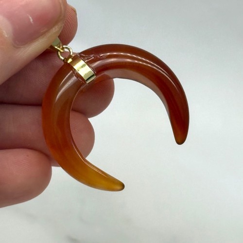 Подвеска, Лунница, Сердолик, фурнитура-цвет золото, размер 33 мм, цена за 1 шт.