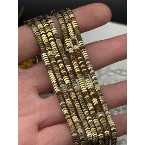 Каменные бусины, Гематит синтетический, стрелка, цвет золото, размер 3х1 мм, нить 38 см