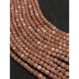 Каменные бусины, Солнечный камень (Олигоклаз), кубик, огранка, 5х5 мм, длина нити 38 см