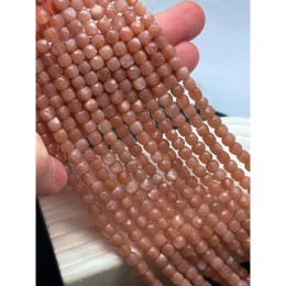 Каменные бусины, Солнечный камень (Олигоклаз), кубик, огранка, 5х5 мм, длина нити 38 см