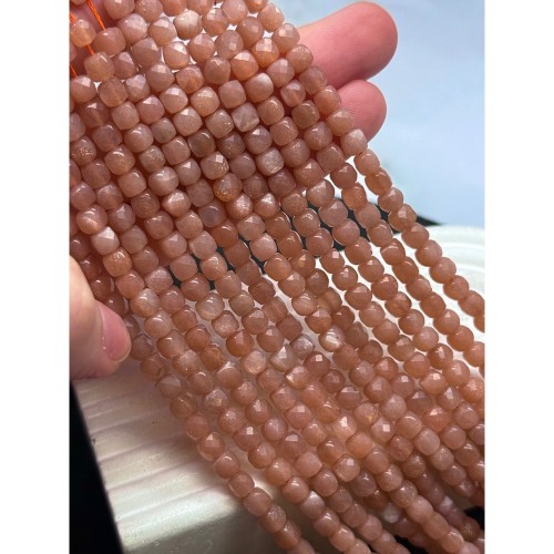 Каменные бусины, Солнечный камень (Олигоклаз), кубик, огранка, 5х5 мм, длина нити 38 см