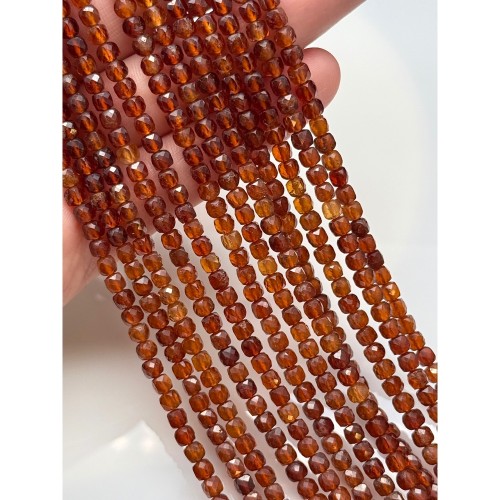 Каменные бусины, Гранат, Гессонит, Люкс, кубик, огранка, 4х4 мм, длина нити 39 см
