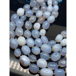 Каменные бусины, Халцедон голубой, фриформы, размер ~13-18 мм, длина нити 39 см