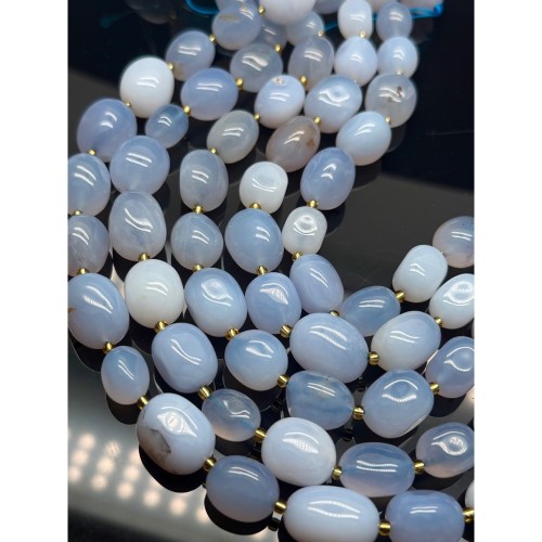 Каменные бусины, Халцедон голубой, фриформы, размер ~13-18 мм, длина нити 39 см