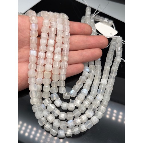 Каменные бусины, Лунный камень, Адуляр, люкс, зеркальная огранка, кубик 7х7 мм, длина нити 19 см