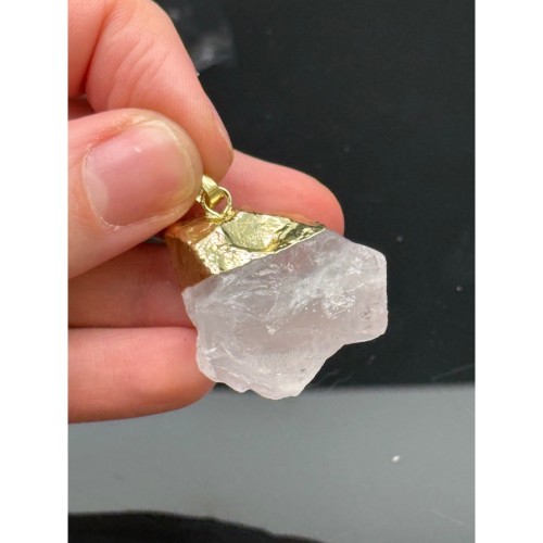 Подвеска, Кварц, не обработанный, в оправе, цвет- золото, размер ~30х15 мм, цена за 1 шт.