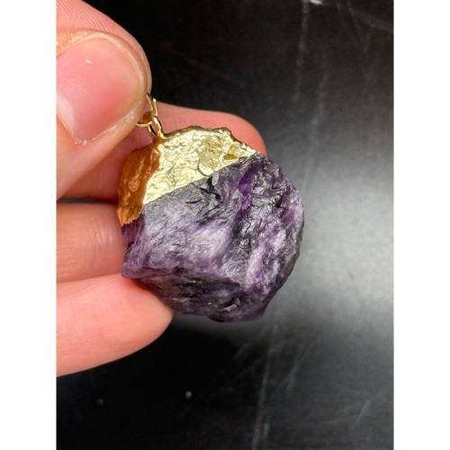 Подвеска, Аметист, не обработанный, в оправе, цвет- золото, размер ~30х15 мм, цена за 1 шт.