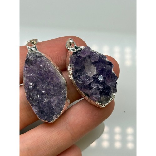 Подвеска, Аметист, "щетка", в оправе, цвет- серебро, размер ~26-31 мм, цена за 1 шт.