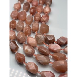 Каменные бусины, Олигоклаз, Солнечный камень, фриформы, огранка, размер ~20-23 мм, длина нити 36 см