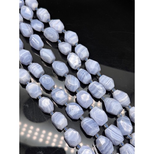 Каменные бусины, Сапфирин, Голубой Агат, фриформы, огранка, размер ~18х13 мм, длина нити 39 см, на нити 17-18 бусин