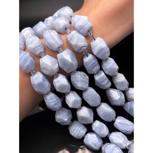 Каменные бусины, Сапфирин, Голубой Агат, фриформы, огранка, размер ~18х13 мм, длина нити 39 см, на нити 17-18 бусин