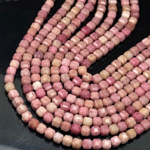 Каменные бусины, Родонит, кубик, зеркальная огранка, 5,5 мм, длина нити 38 см
