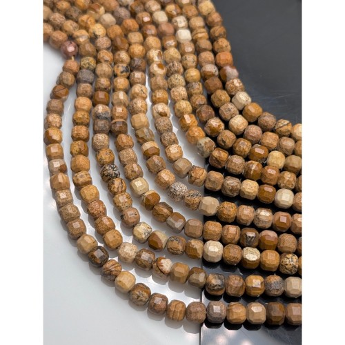 Каменные бусины, Яшма песочная, кубик, зеркальная огранка, 6х6 мм, длина нити 38 см