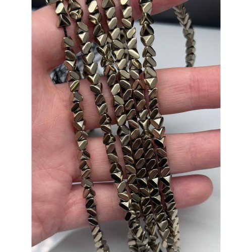 Каменные бусины, Гематит синтетический, пирамида, цвет светлое золото, размер 4х4 мм, длина нити 40 см