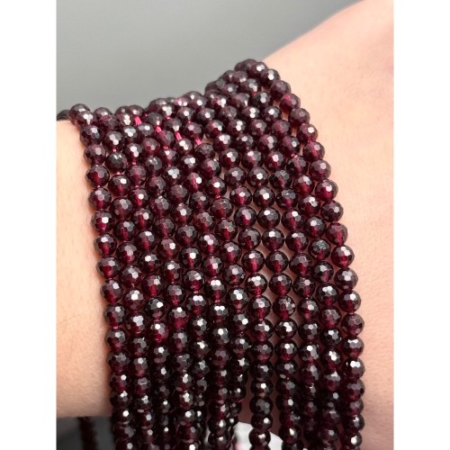 Каменные бусины, Гранат, шарик огранка, 4 мм, длина нити 38-39 см