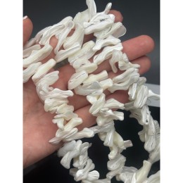 Каменные бусины, Перламутр, белый, фриформы, лепестки, размер ~25х12 мм, длина нити 38 см