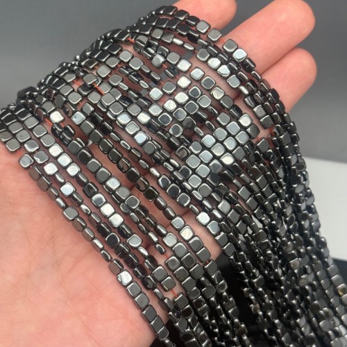 Каменные бусины, Гематит синтетический, плоский квадрат, цвет темное серебро, размер 4х4х2 мм, нить 39 см