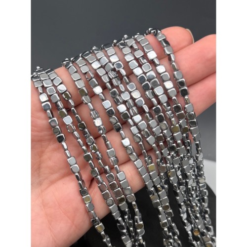 Каменные бусины, Гематит синтетический, плоский квадрат, цвет серебро, размер 4х4х2 мм, нить 39 см