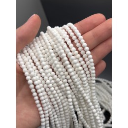 Каменные бусины, Тридакна, белый цвет, шарик гладкий, 4-4,5 мм, длина нити 38 см