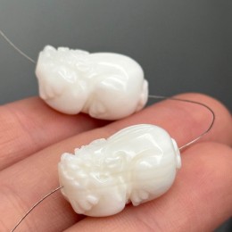 Каменные бусины, Тридакна, белый цвет, Пияо, бусина резная, размер 23х13 мм, цена за 1 шт.