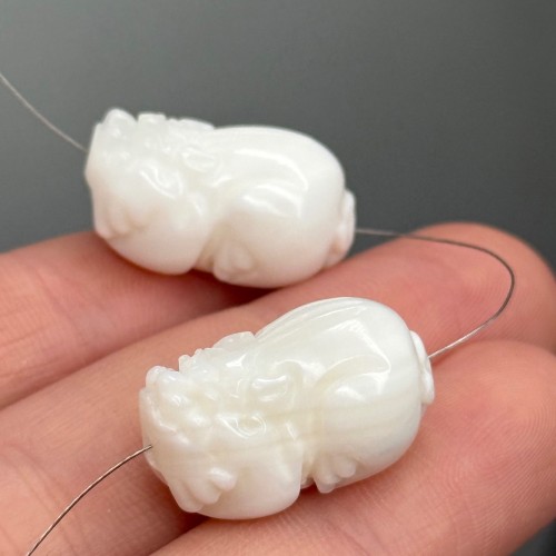 Каменные бусины, Тридакна, белый цвет, Пияо, бусина резная, размер 23х13 мм, цена за 1 шт.