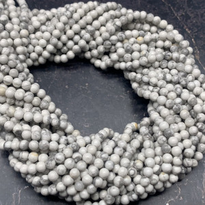 Каменные бусины, Говлит натуральный (т.н. Кахолонг), шарик гладкий, 3-3,5 мм, длина нити 38 см