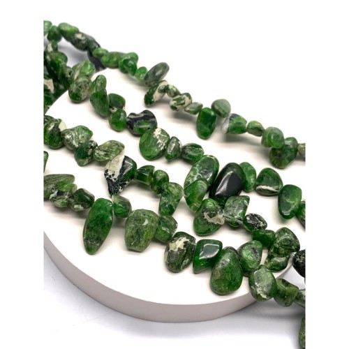 Каменные бусины, Хромдиопсид, фриформы, 15х9 мм, длина нити 38 см