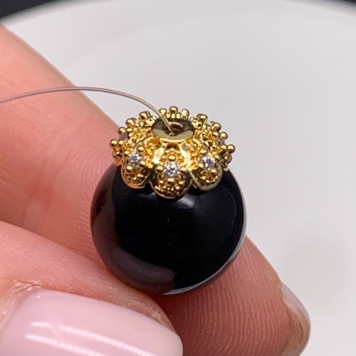 Шапочка для бусин, вставка фианиты, латунь, цвет золото, размер 10 мм, цена за 1 шт.