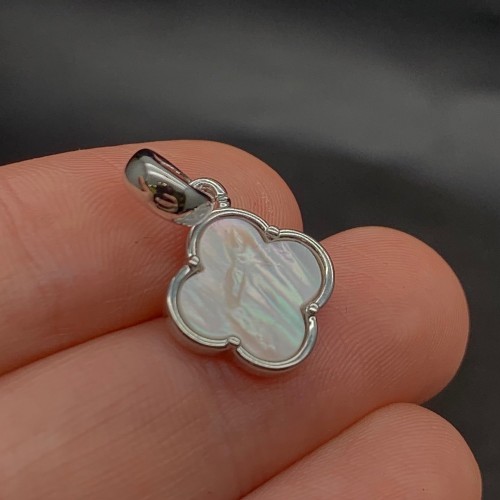 Подвеска, клевер, с перламутром, латунь, цвет серебро/родий, размер 14 мм