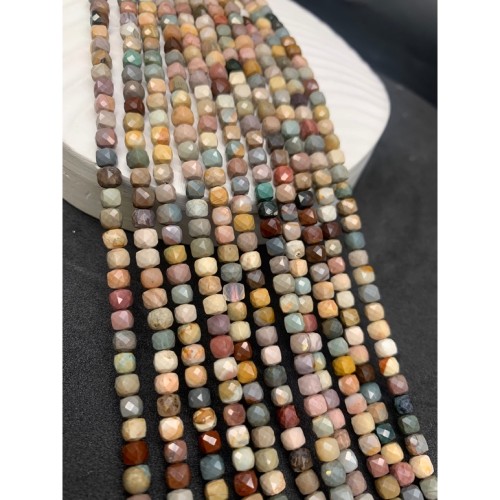 Каменные бусины, Агат Алашанский, кубик, огранка, 4х4 мм, длина нити 38 см