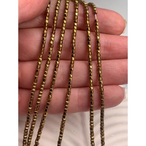 Каменные бусины, Гематит синтетический, золото, кубик объёмный, размер 2 мм, нить 38 см