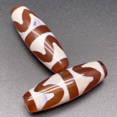 Бусина Дзи "134" из сердолика, Двойной тигриный клык, размер 30х10 мм, цена за 1 шт