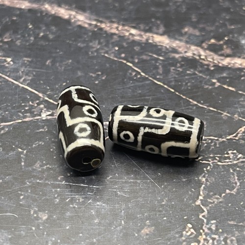 Бусина Дзи "32" из агата, 9 глаз, размер 18х10 мм, цена за 1 шт