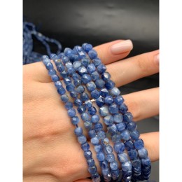 Каменные бусины, Кианит, кубик огранка, 5,5х5,5 мм, длина нити 38 см