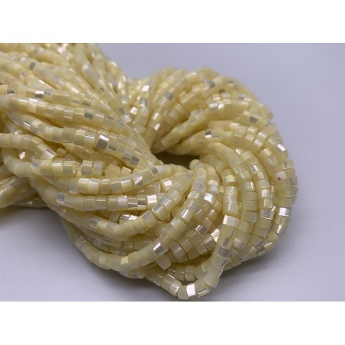 Каменные бусины, Перламутр светло-желтый, тонированный, шайба, 4х2 мм, длина нити 38 см