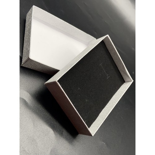 Подарочная коробочка, с ложементом, картонная, серебристая, блестящая, размер 110х80х25 мм