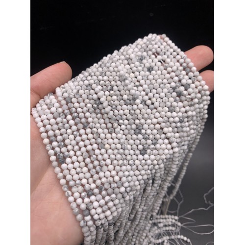 Каменные бусины, Говлит натуральный (т.н. Кахолонг), шарик огранка, 4 мм, длина нити 38 см